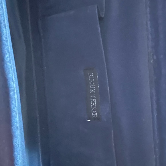 Black rose, pleated design crossbody bag - Picture 11 of 16